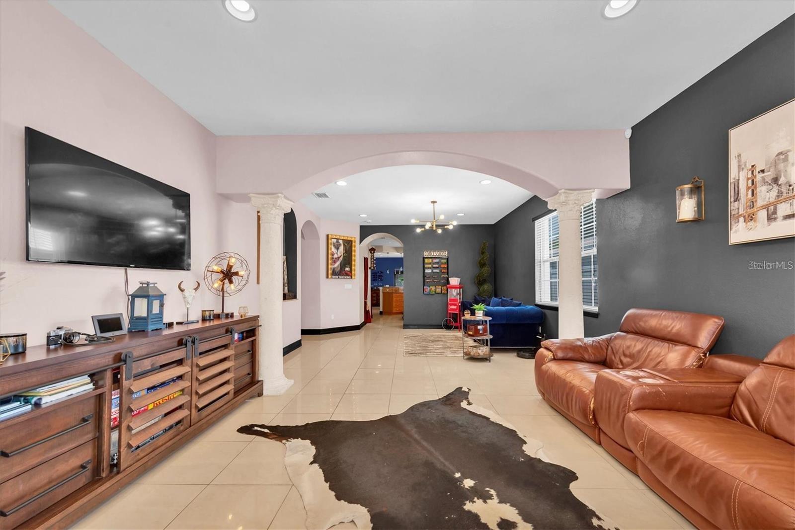 8930 N NEWPORT AVE