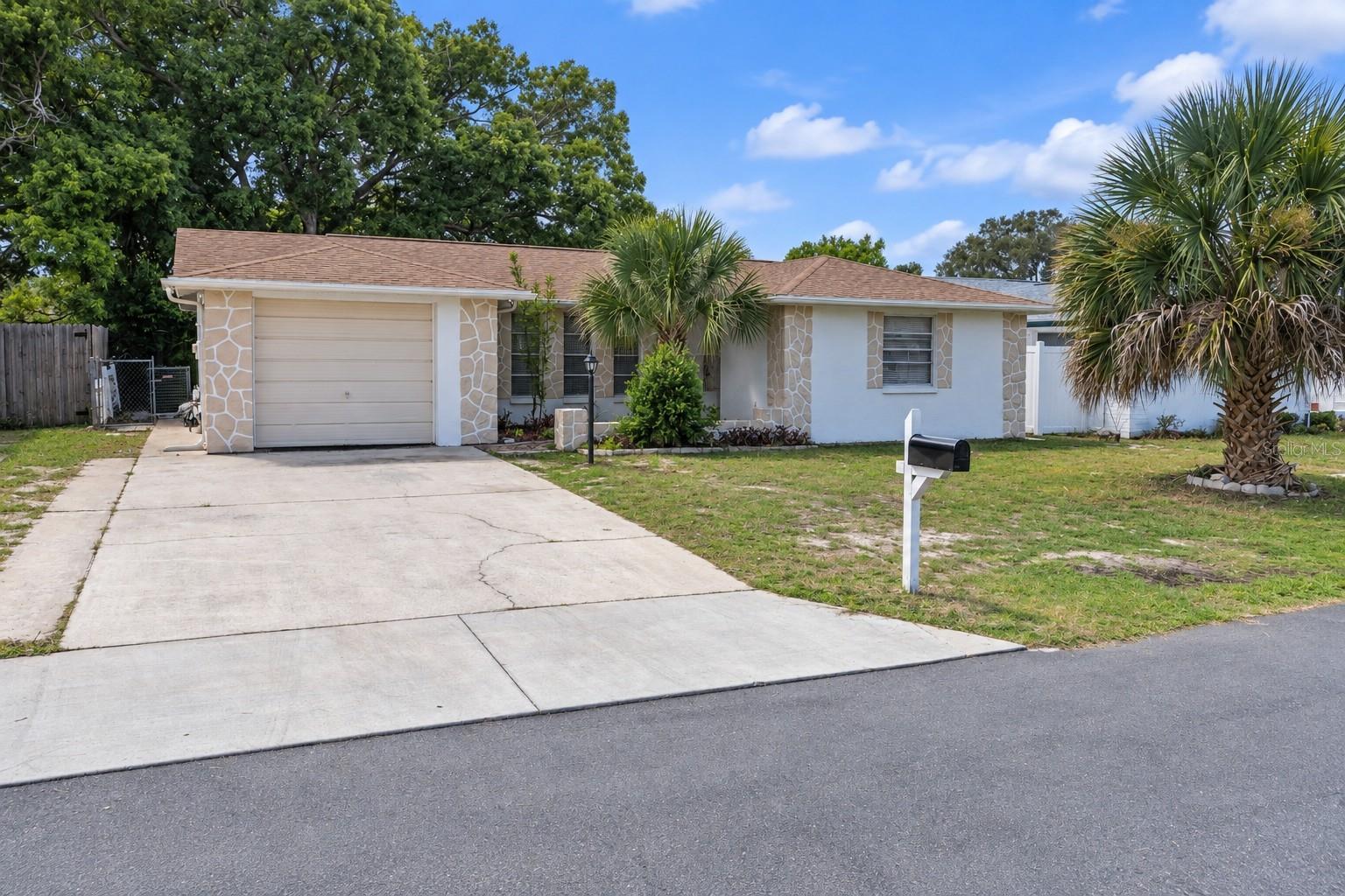 7904 JUDITH CRES