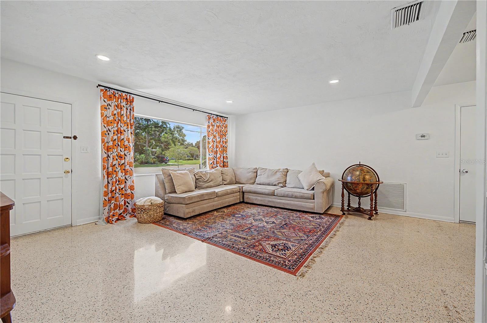 10246 N VALLE DR