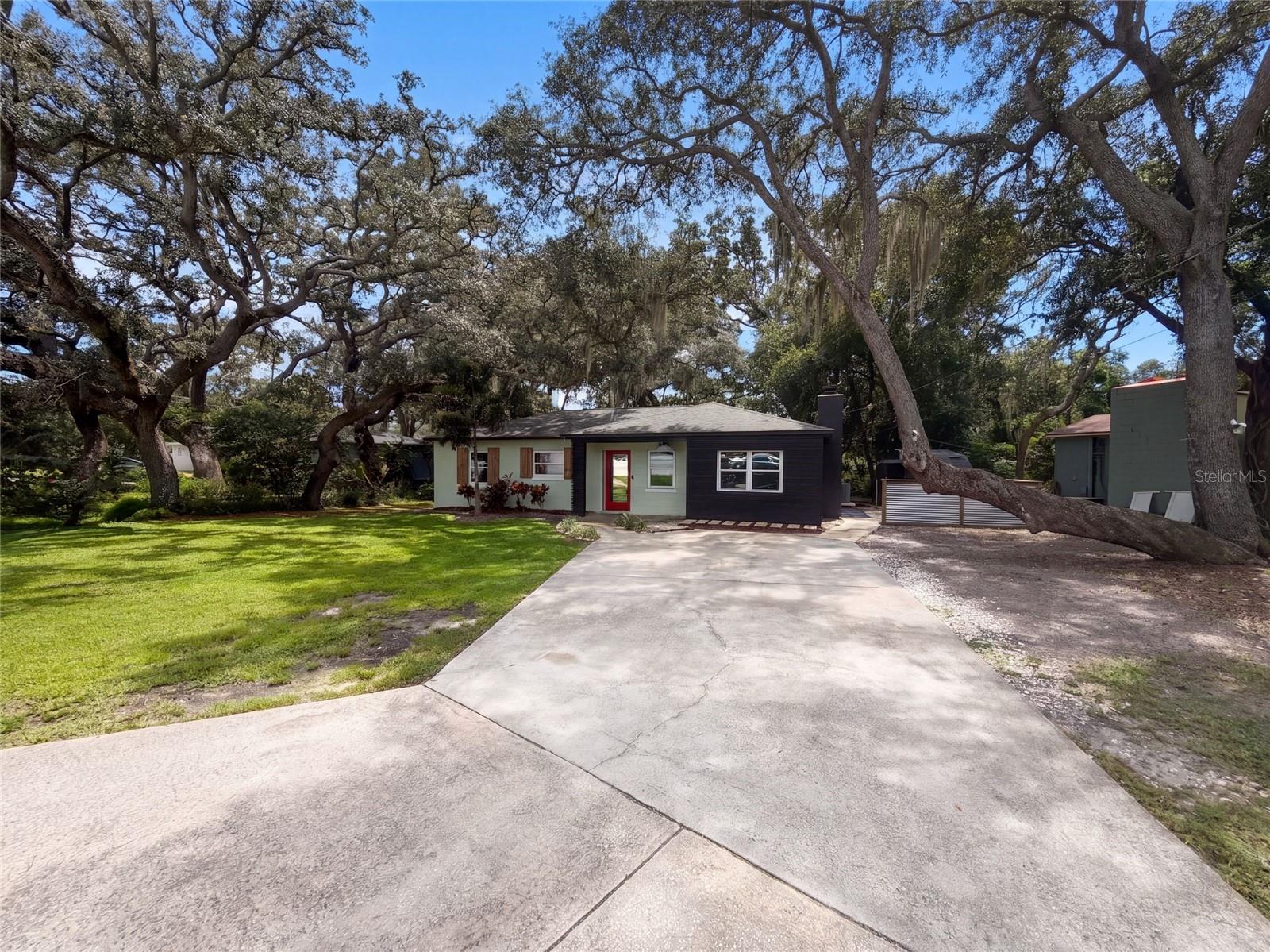 10806 W ELBOW DR