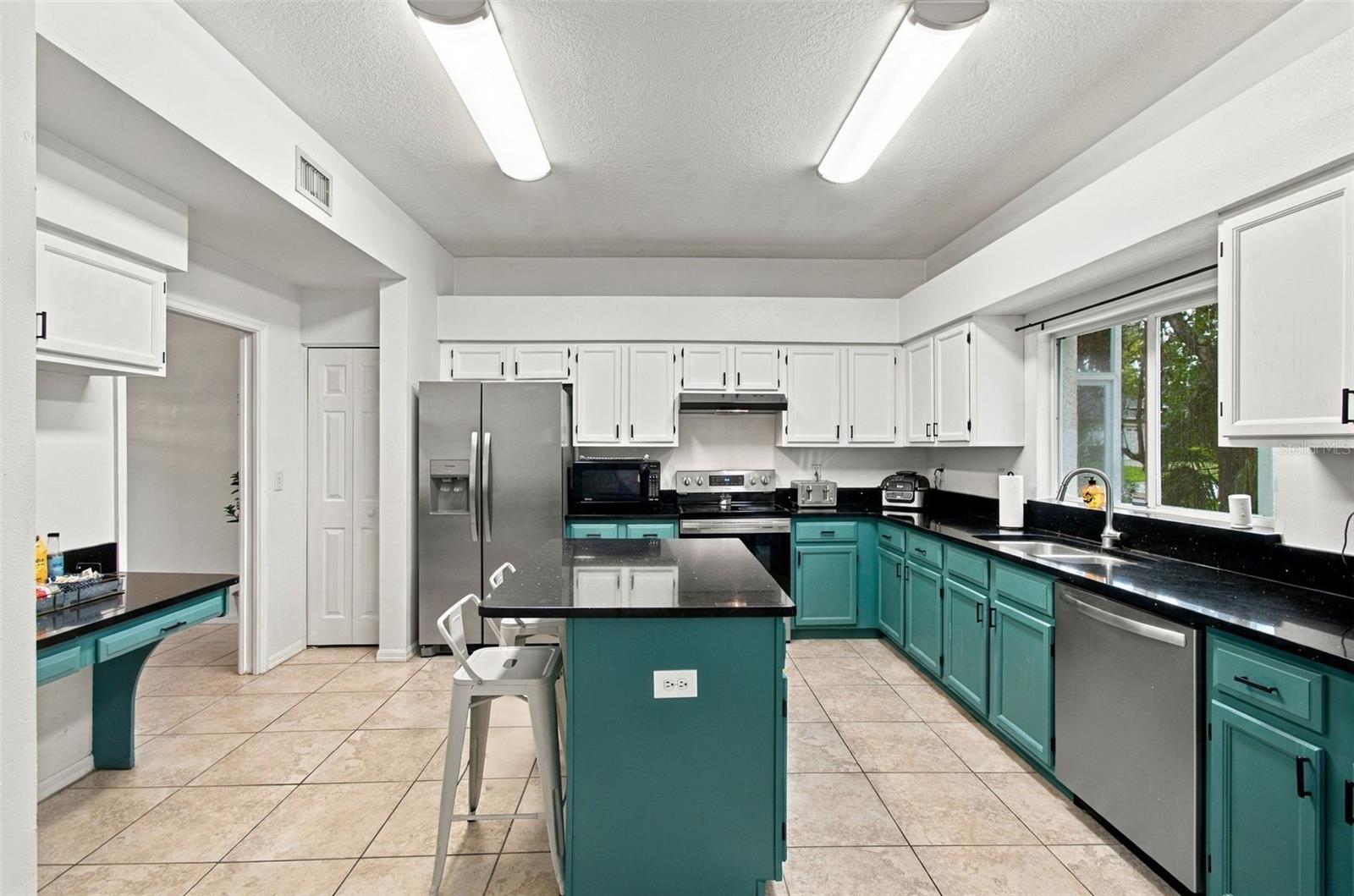 8102 STONEFIELD