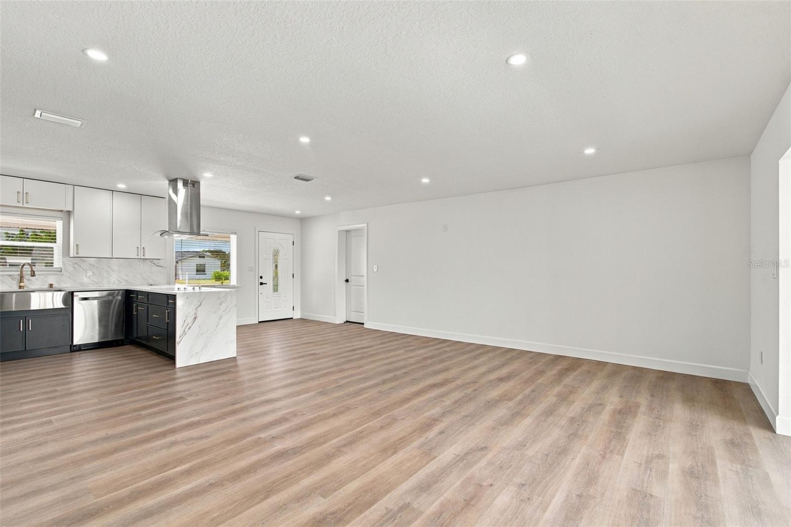 8725 THORNWOOD LN