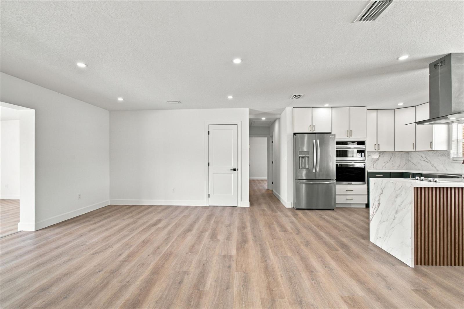 8725 THORNWOOD LN