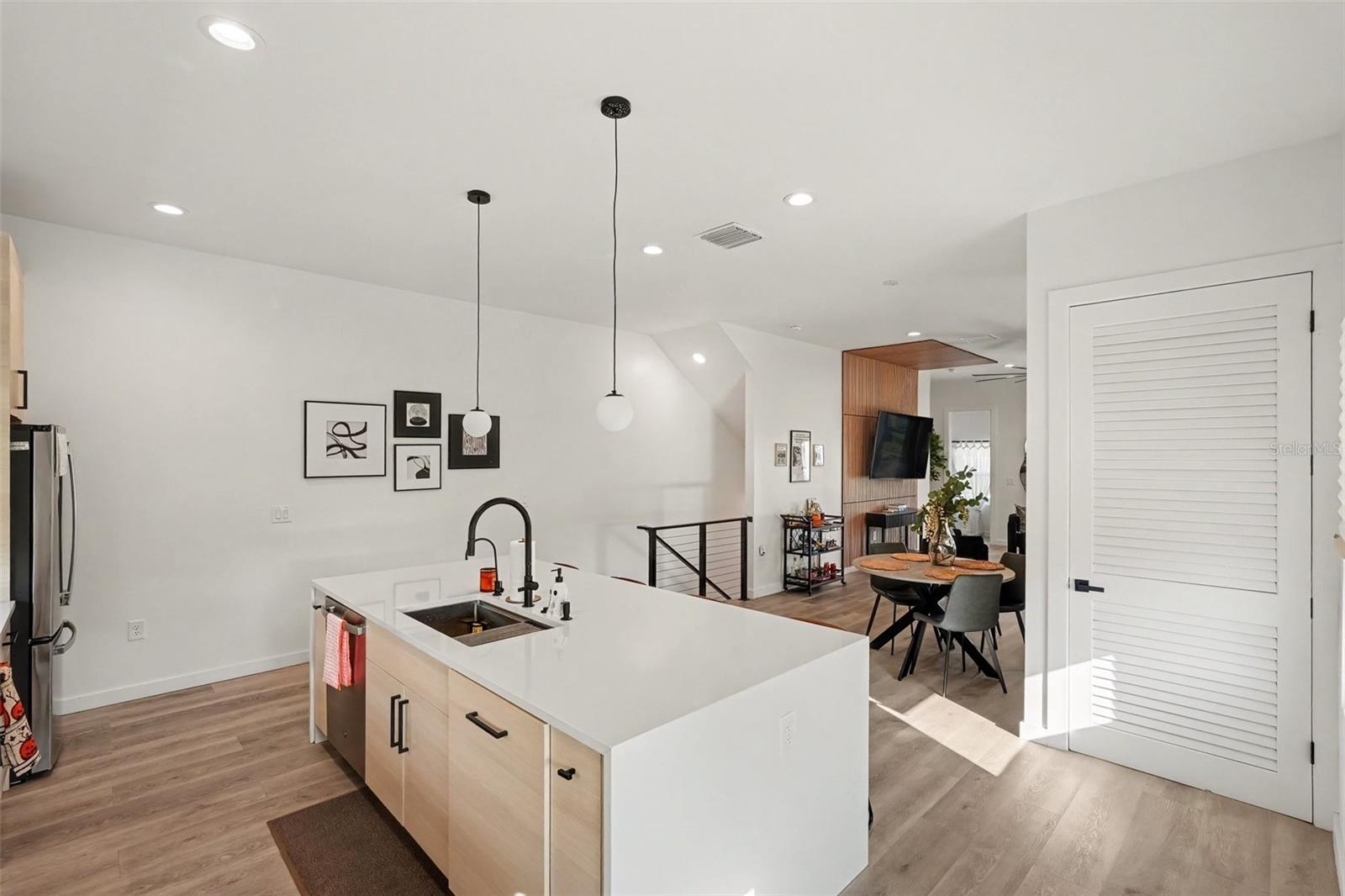 102 W ADALEE ST #1
