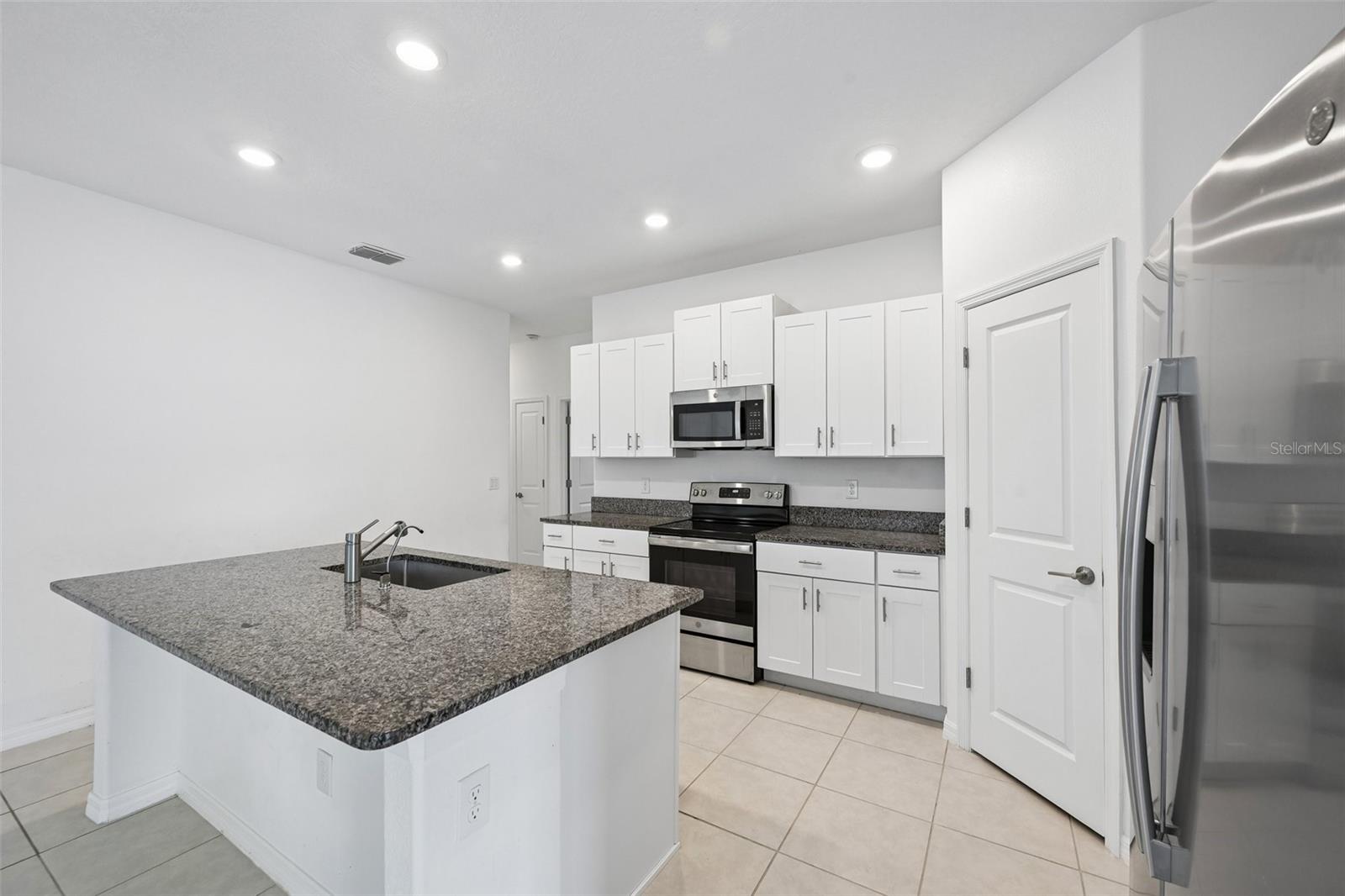 5517 BLUE AZURE DR