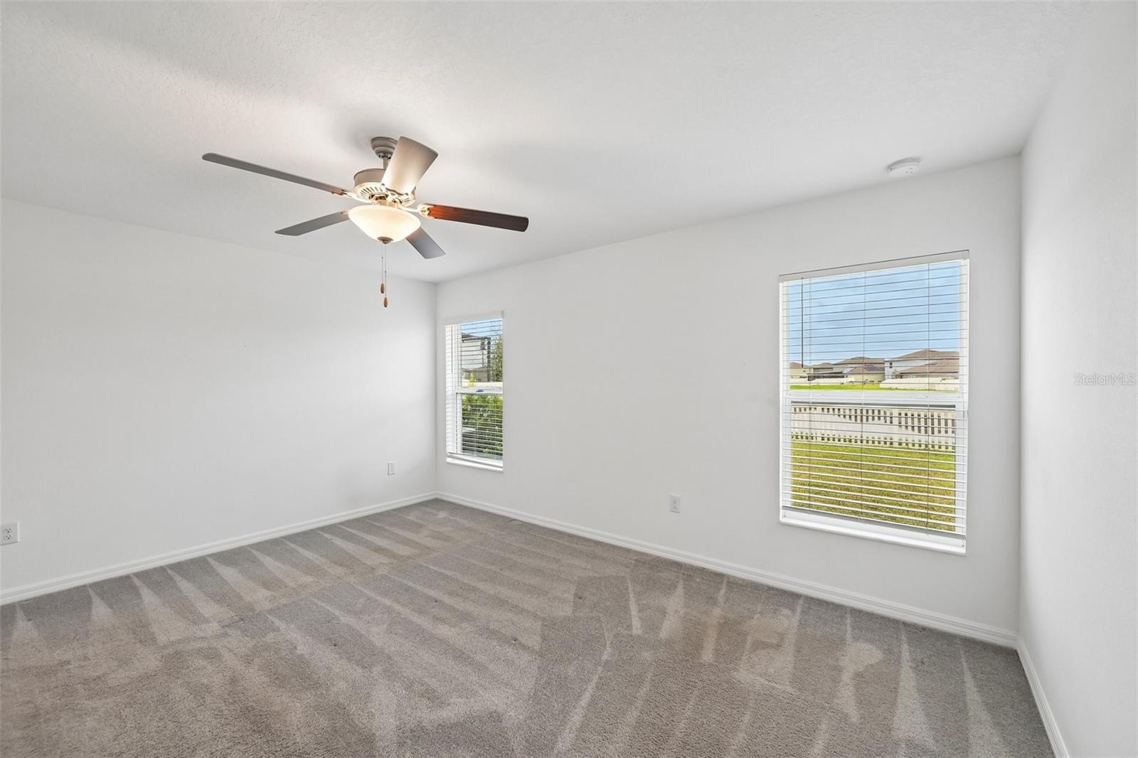 5517 BLUE AZURE DR