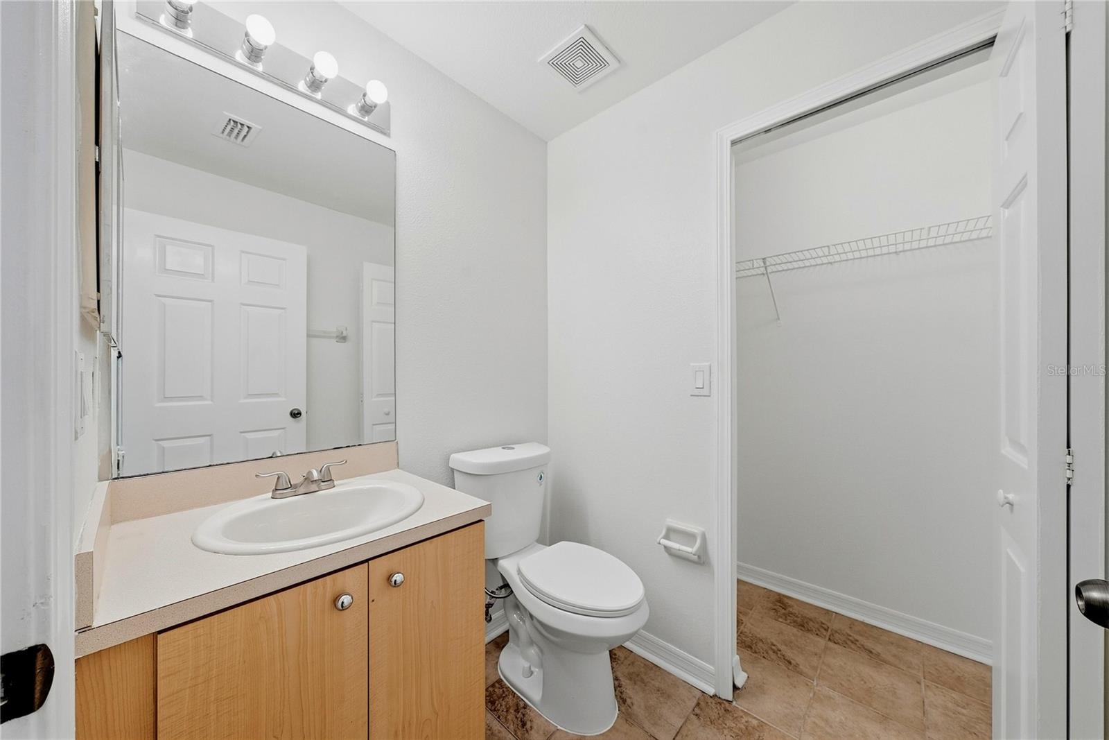 11441 CRESTLAKE VILLAGE