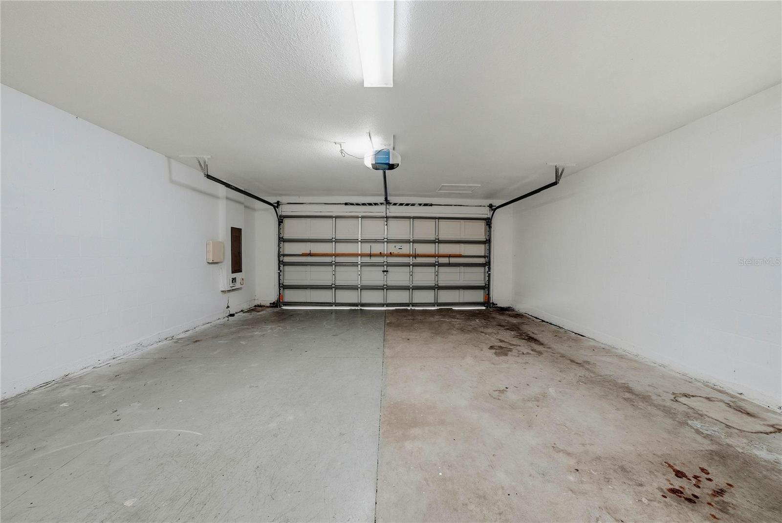 11441 CRESTLAKE VILLAGE