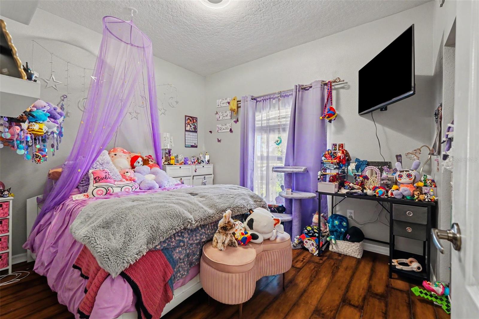 903 PARKER DEN DR