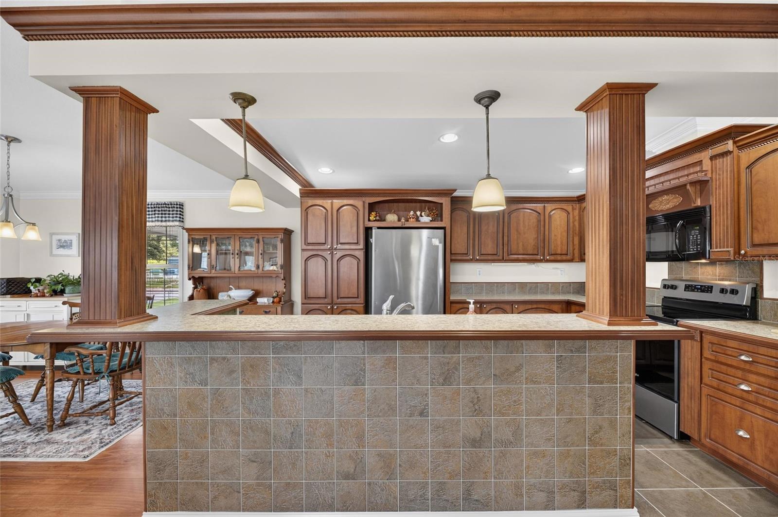 10054 COLLINGWOOD AVE
