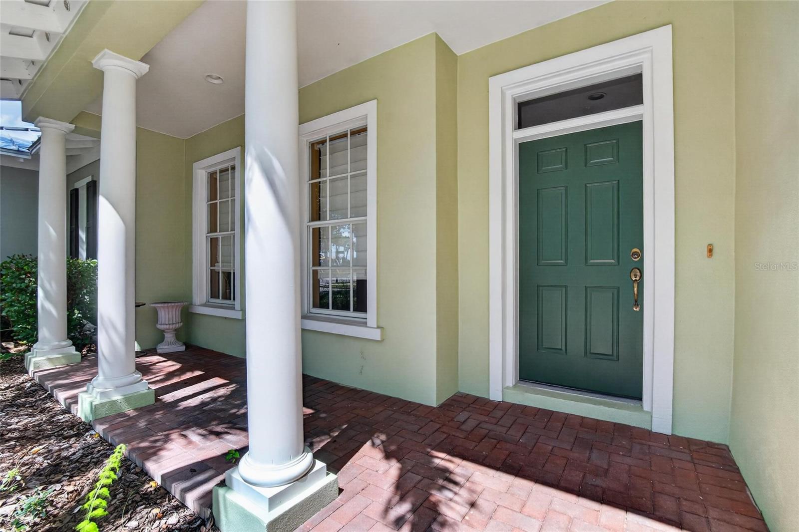 5518 LUMINAR POINTE LN