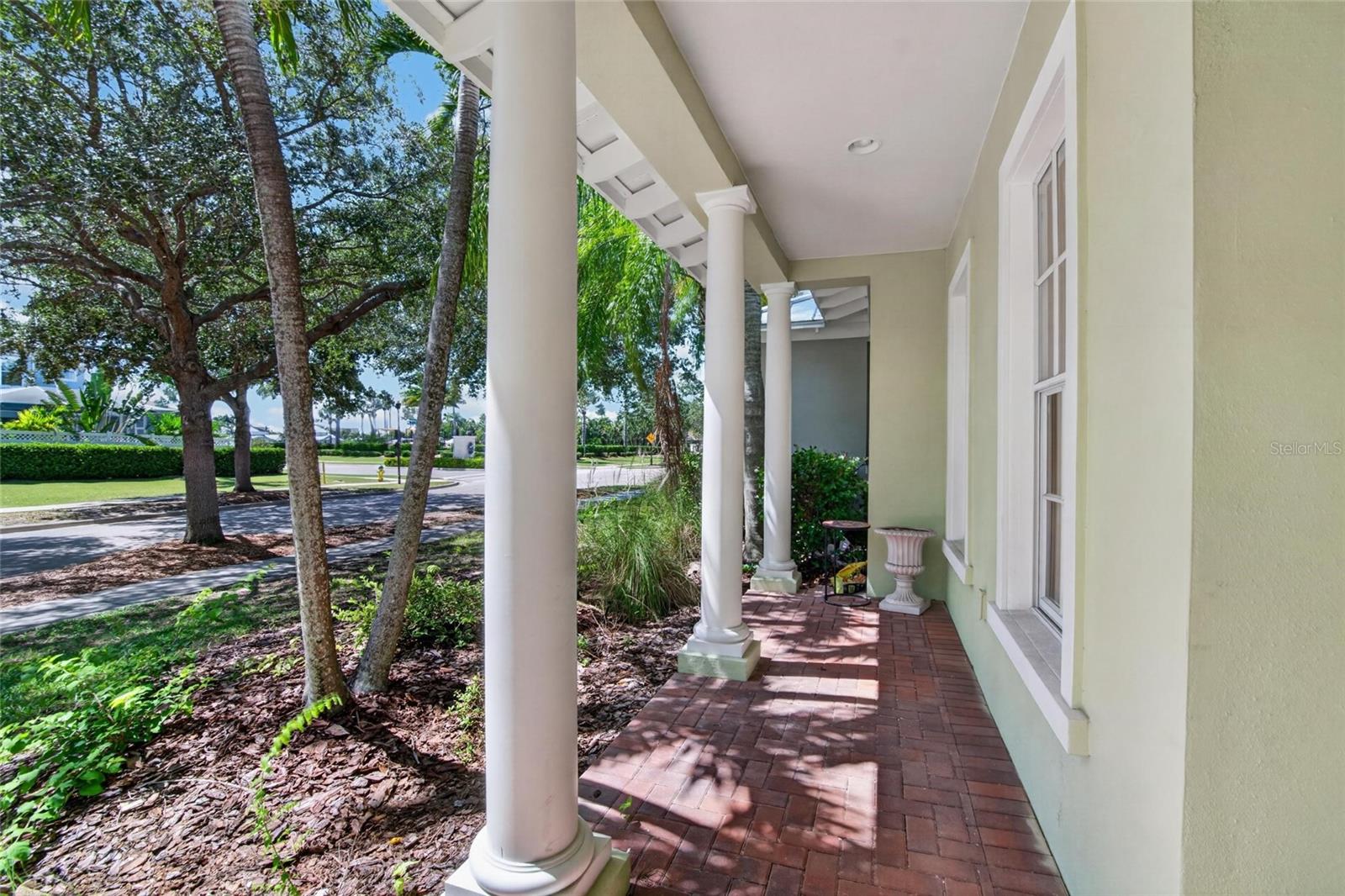 5518 LUMINAR POINTE LN