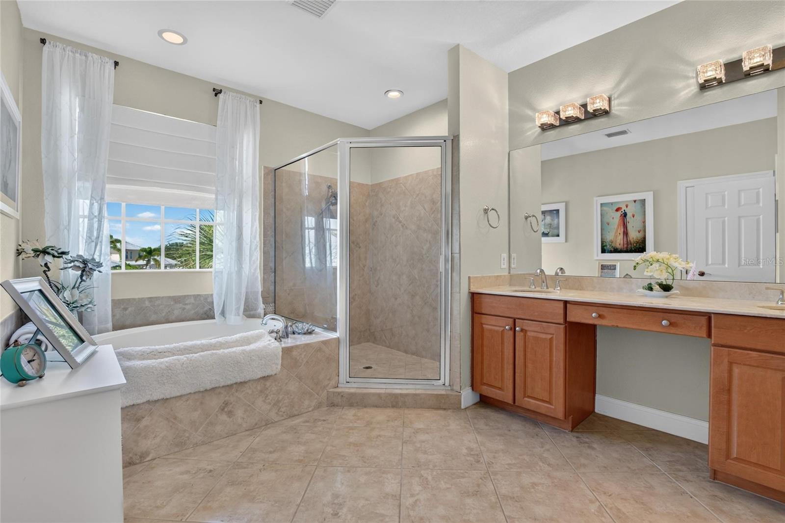 5518 LUMINAR POINTE LN