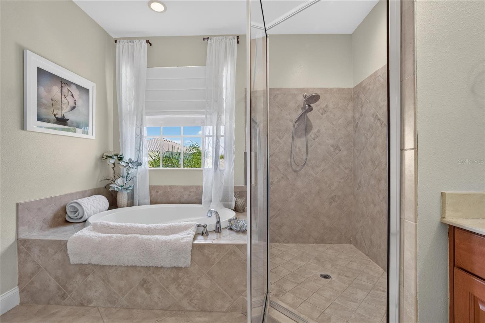 5518 LUMINAR POINTE LN