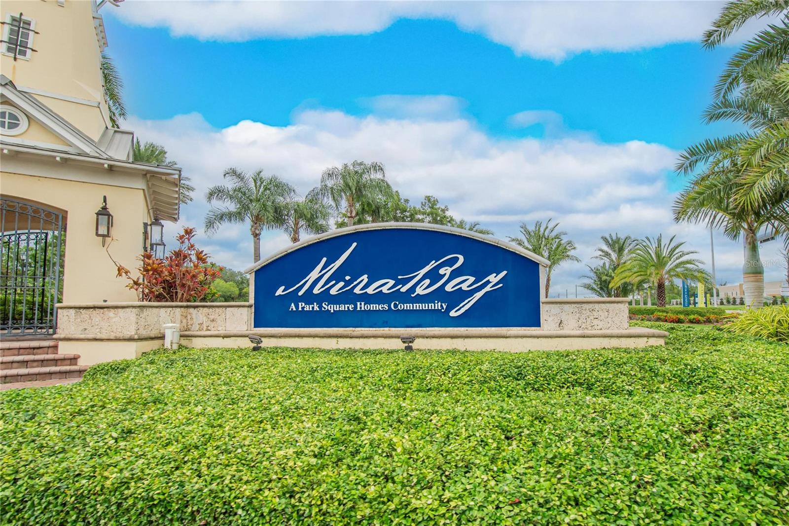 5518 LUMINAR POINTE LN