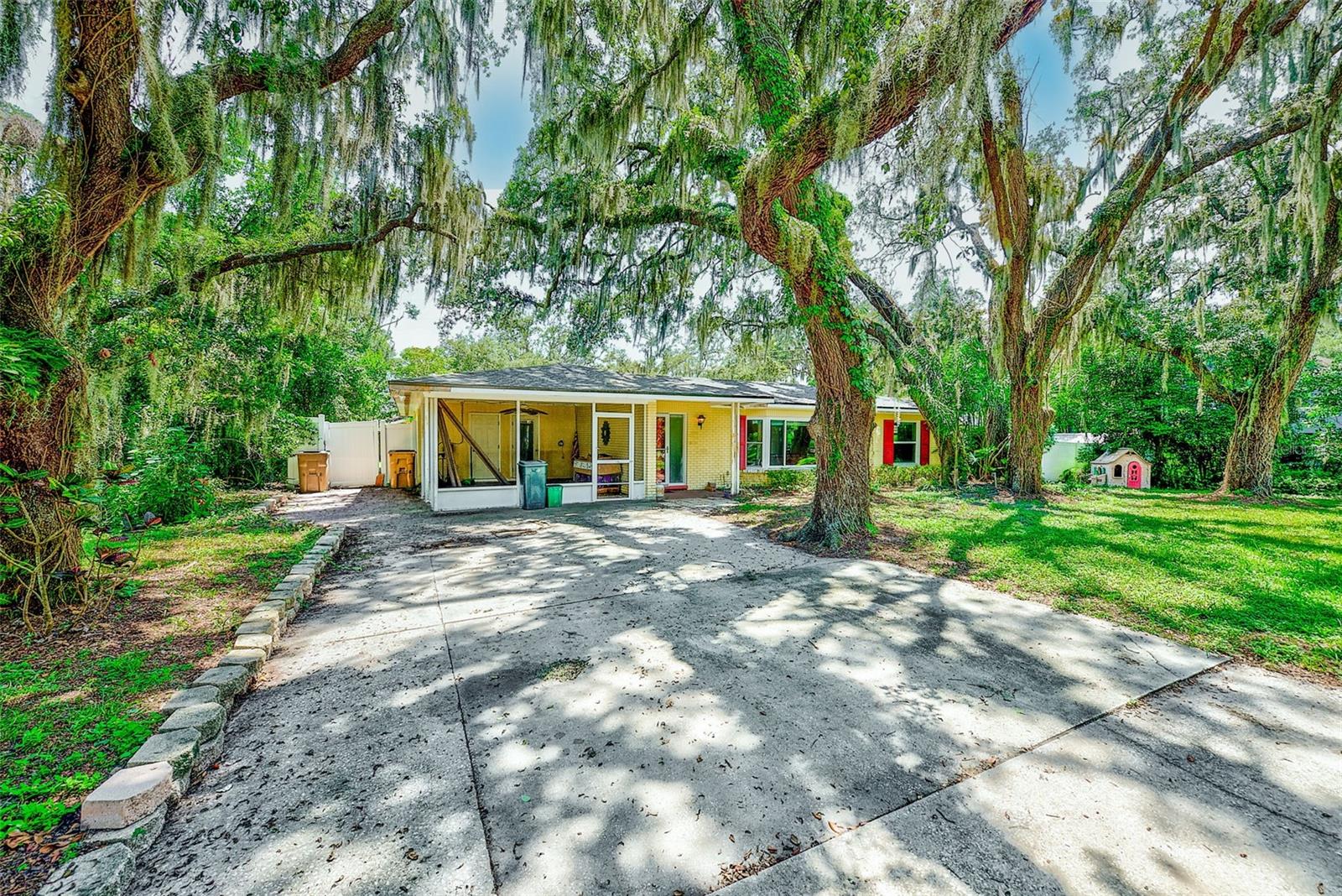 303 SAINT AUGUSTINE AVE