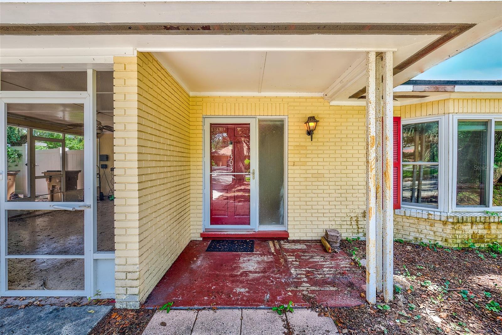 303 SAINT AUGUSTINE AVE
