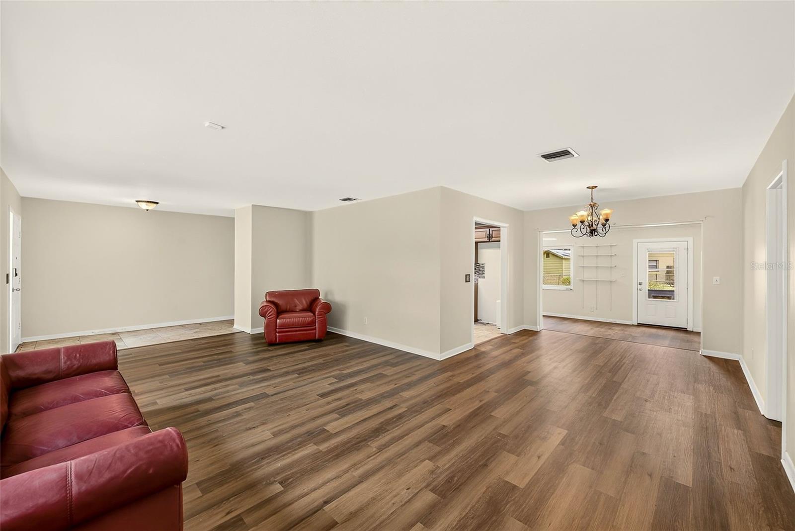 303 SAINT AUGUSTINE AVE