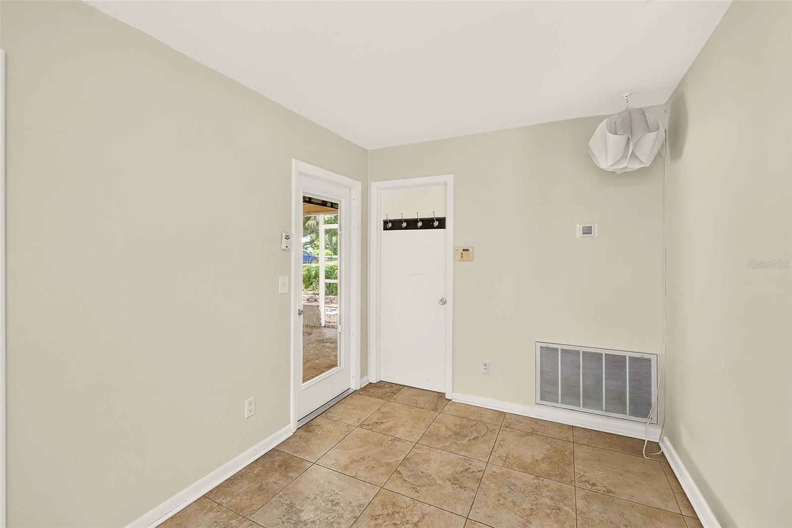 303 SAINT AUGUSTINE AVE