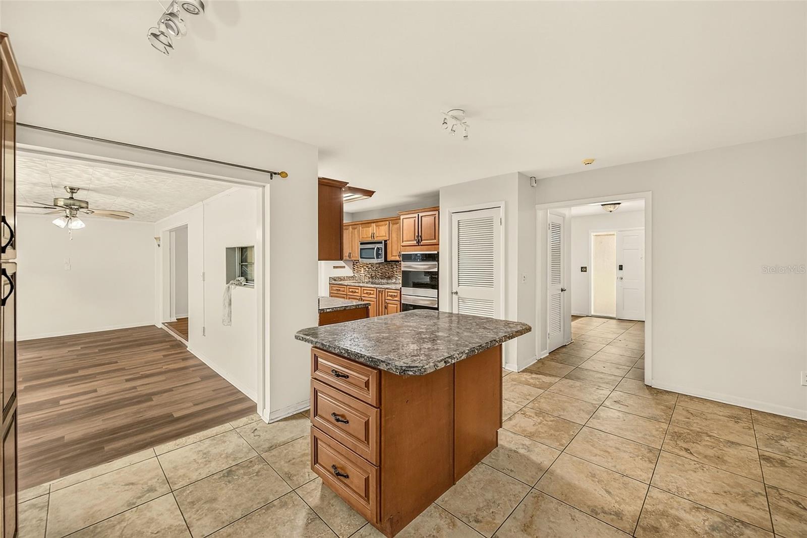 303 SAINT AUGUSTINE AVE