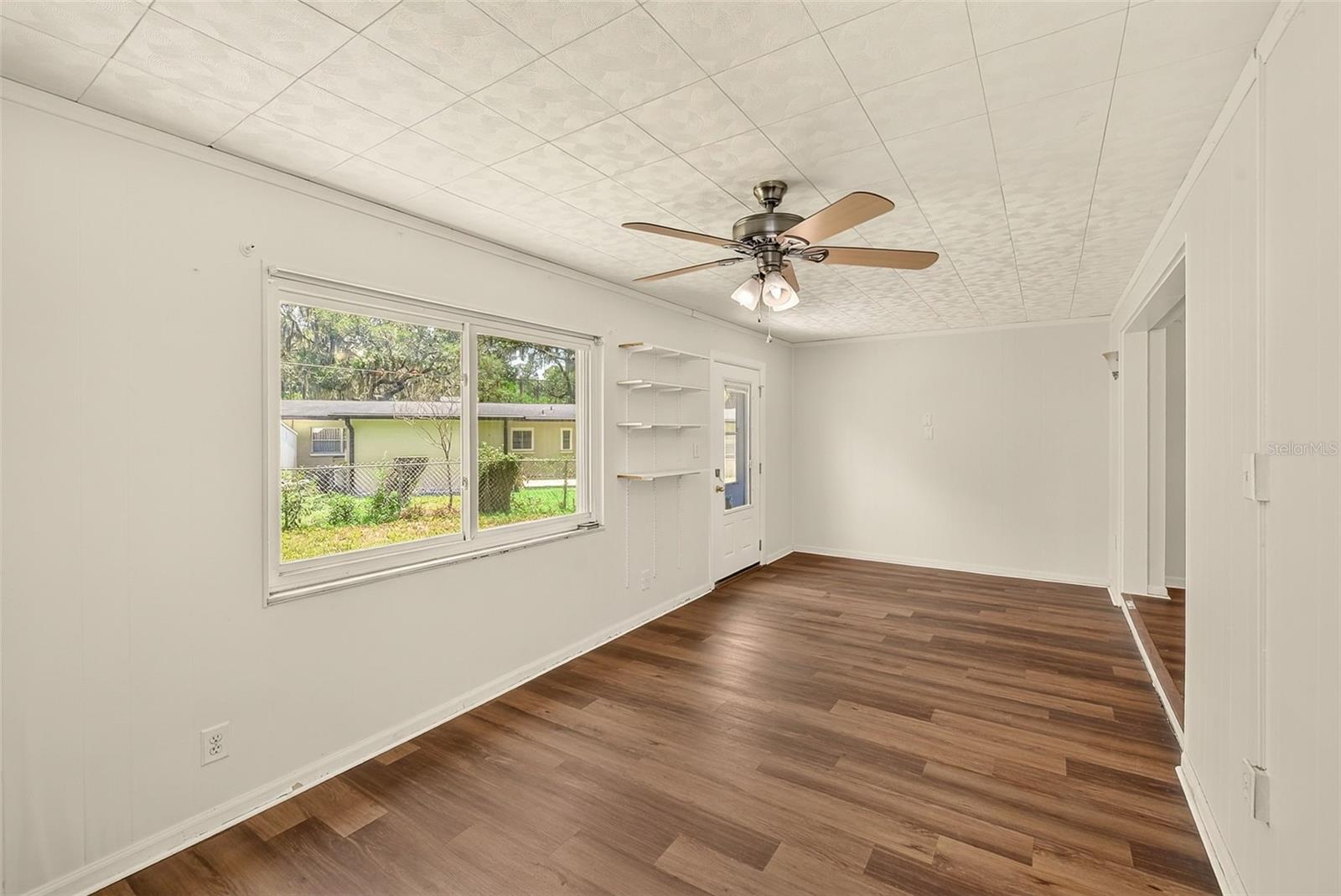 303 SAINT AUGUSTINE AVE