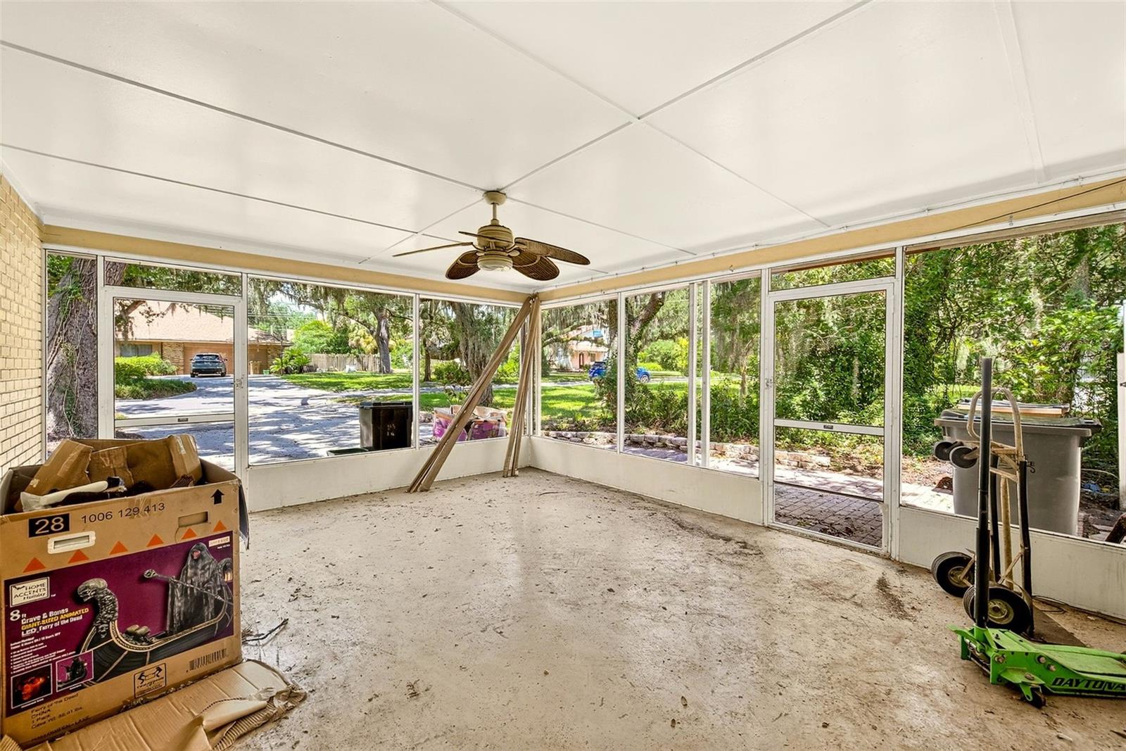 303 SAINT AUGUSTINE AVE