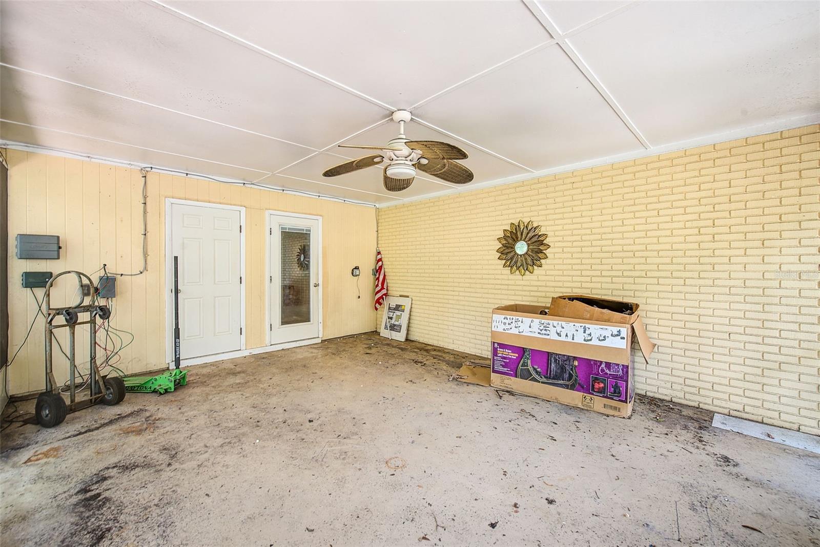 303 SAINT AUGUSTINE AVE