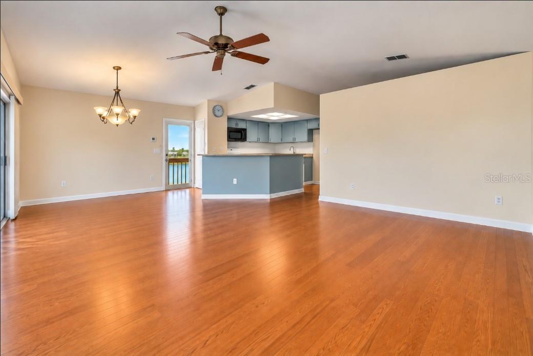 14217 HENDRY CT