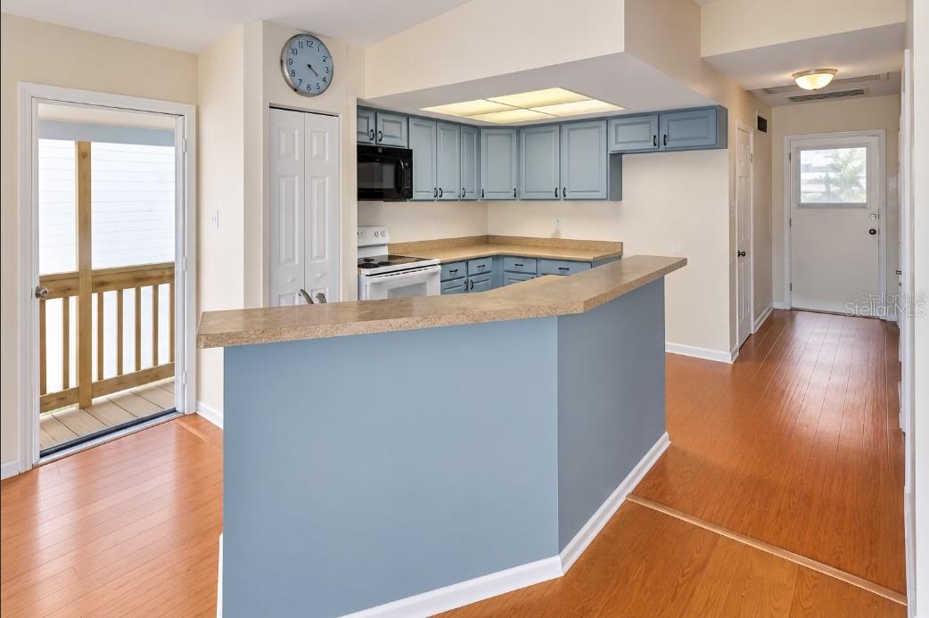 14217 HENDRY CT