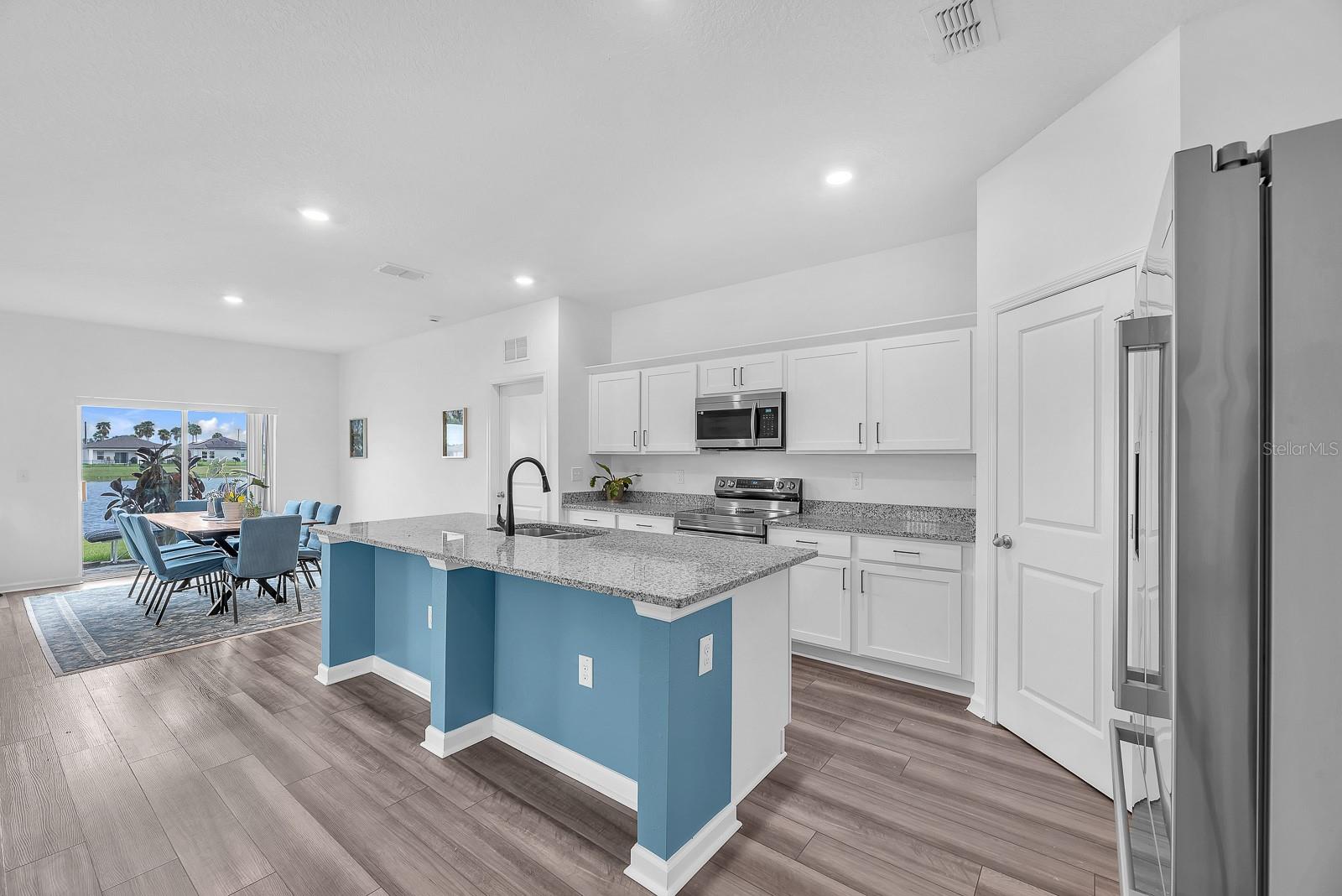 2280 HARRIS HAWK AVE