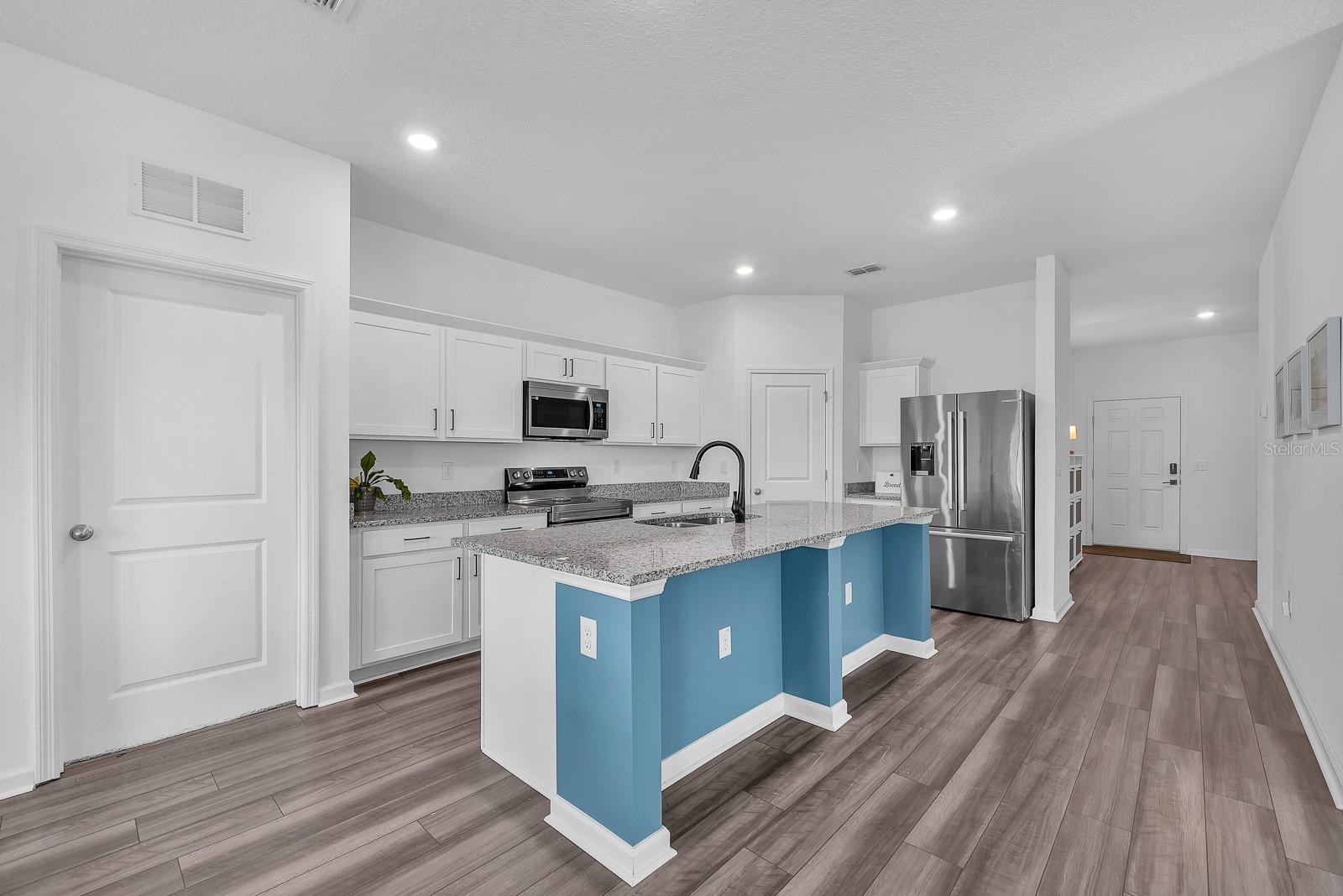 2280 HARRIS HAWK AVE