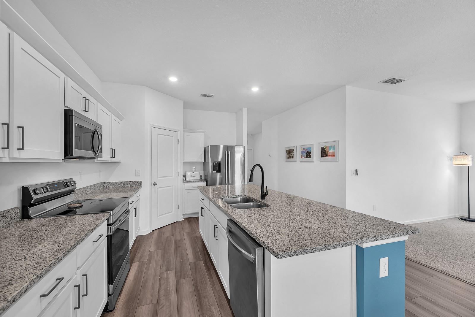 2280 HARRIS HAWK AVE