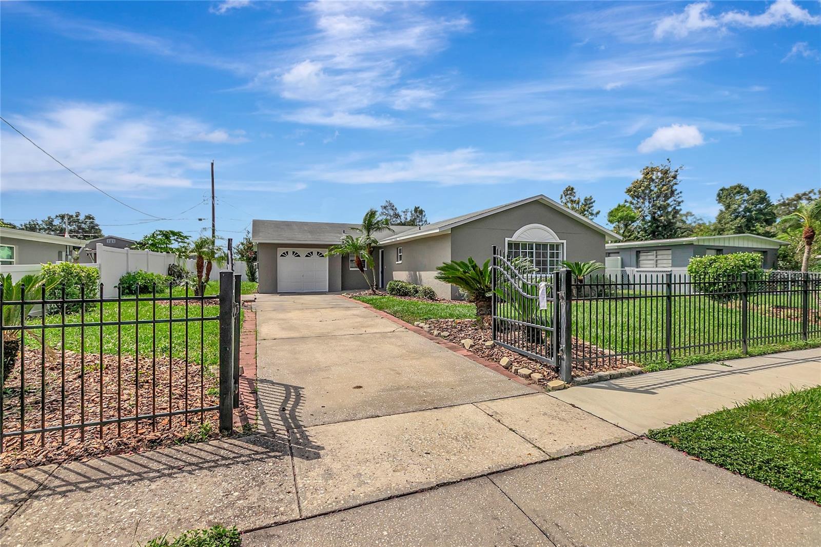 1713 Carnegie Cir, Tampa