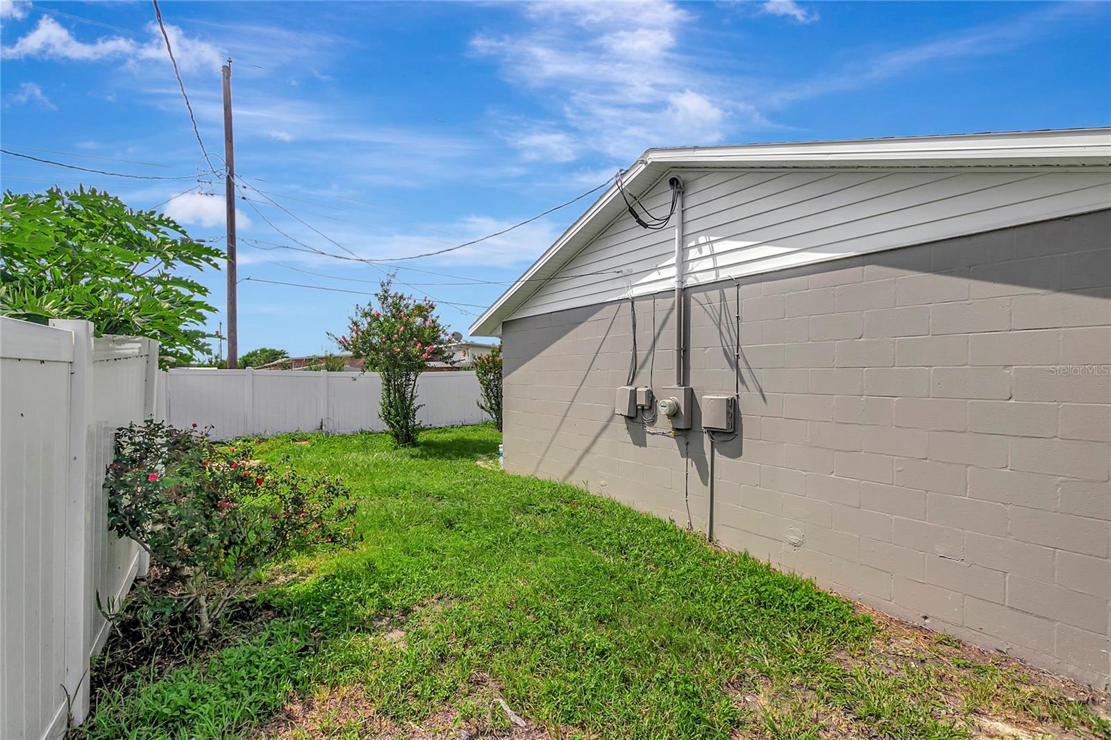 1713 CARNEGIE CIR