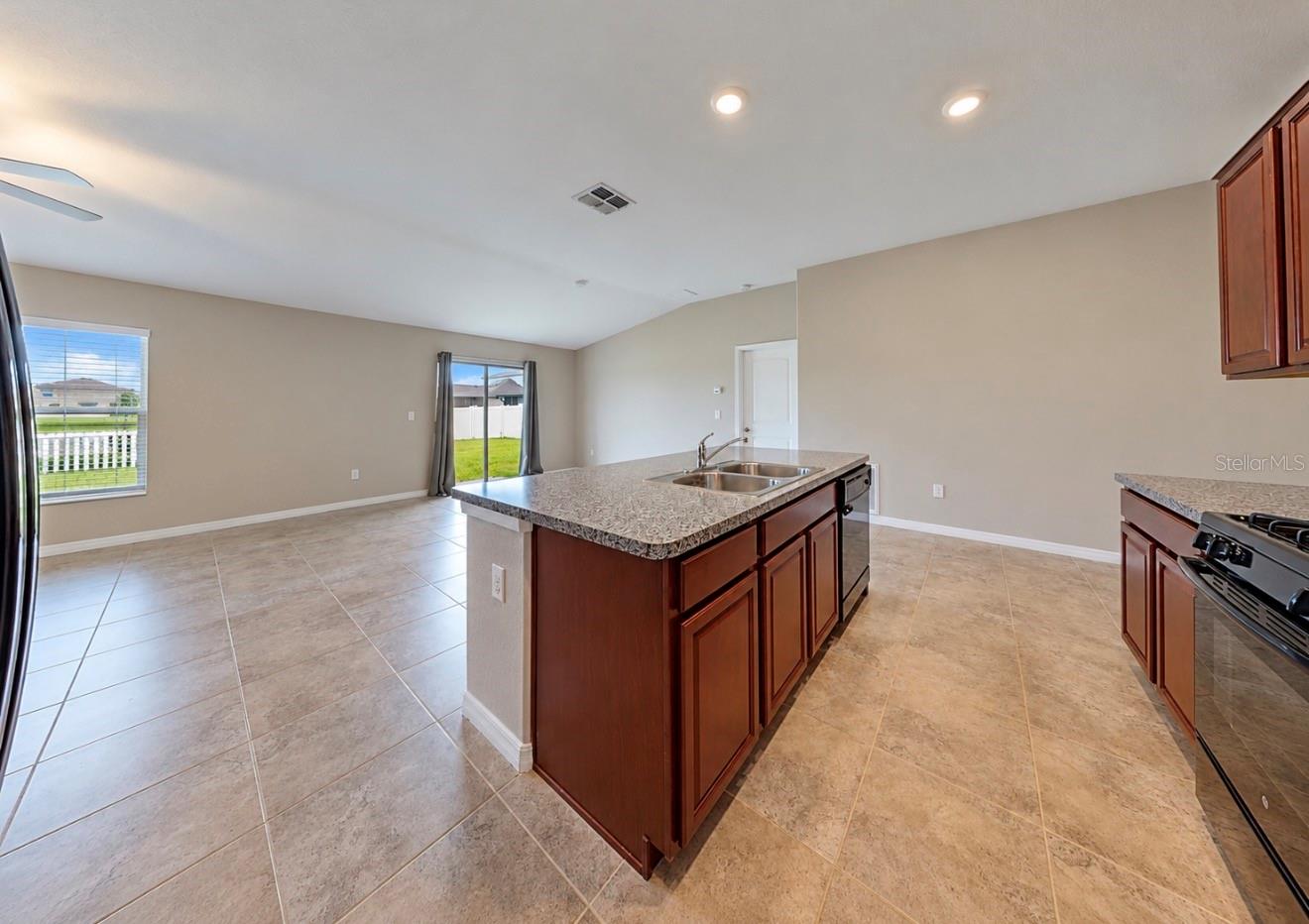 5005 WHITE CHICORY DR