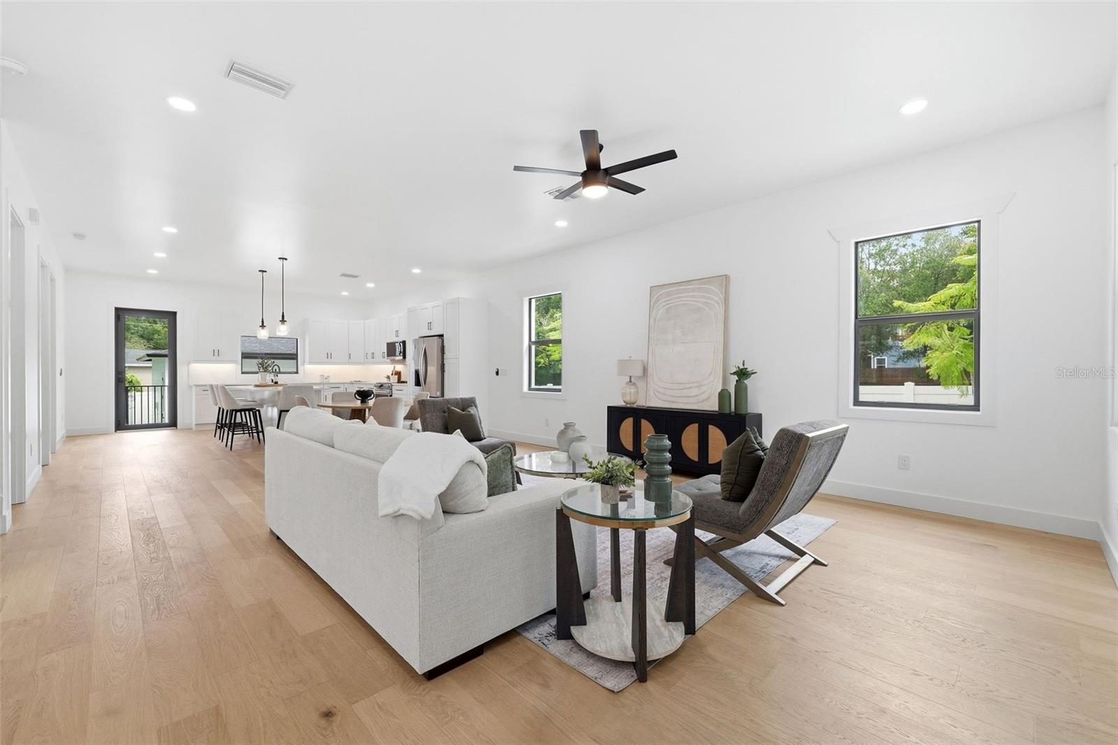 307 W JEAN ST
