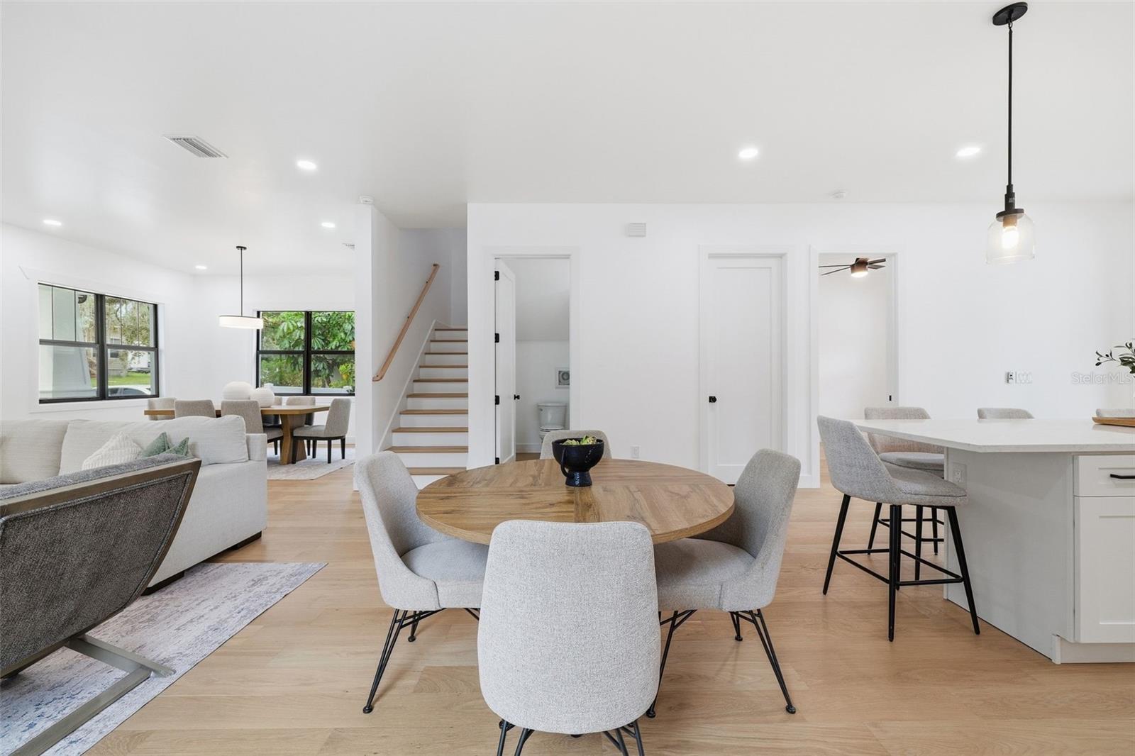 307 W JEAN ST