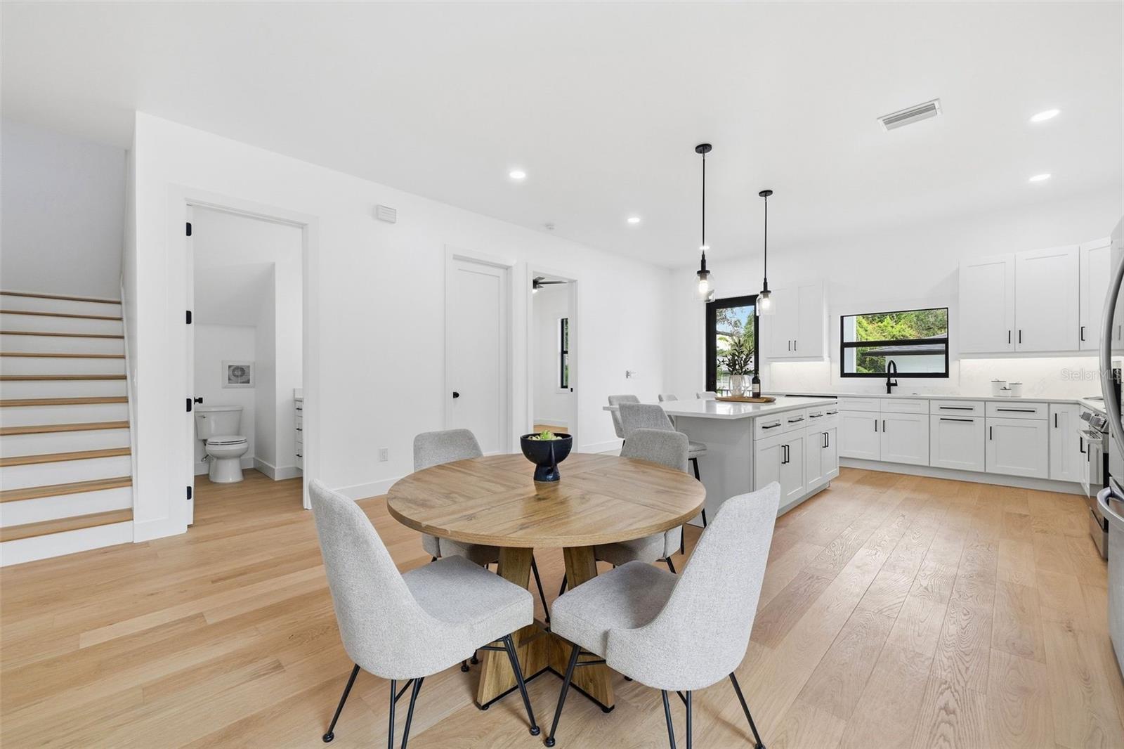 307 W JEAN ST