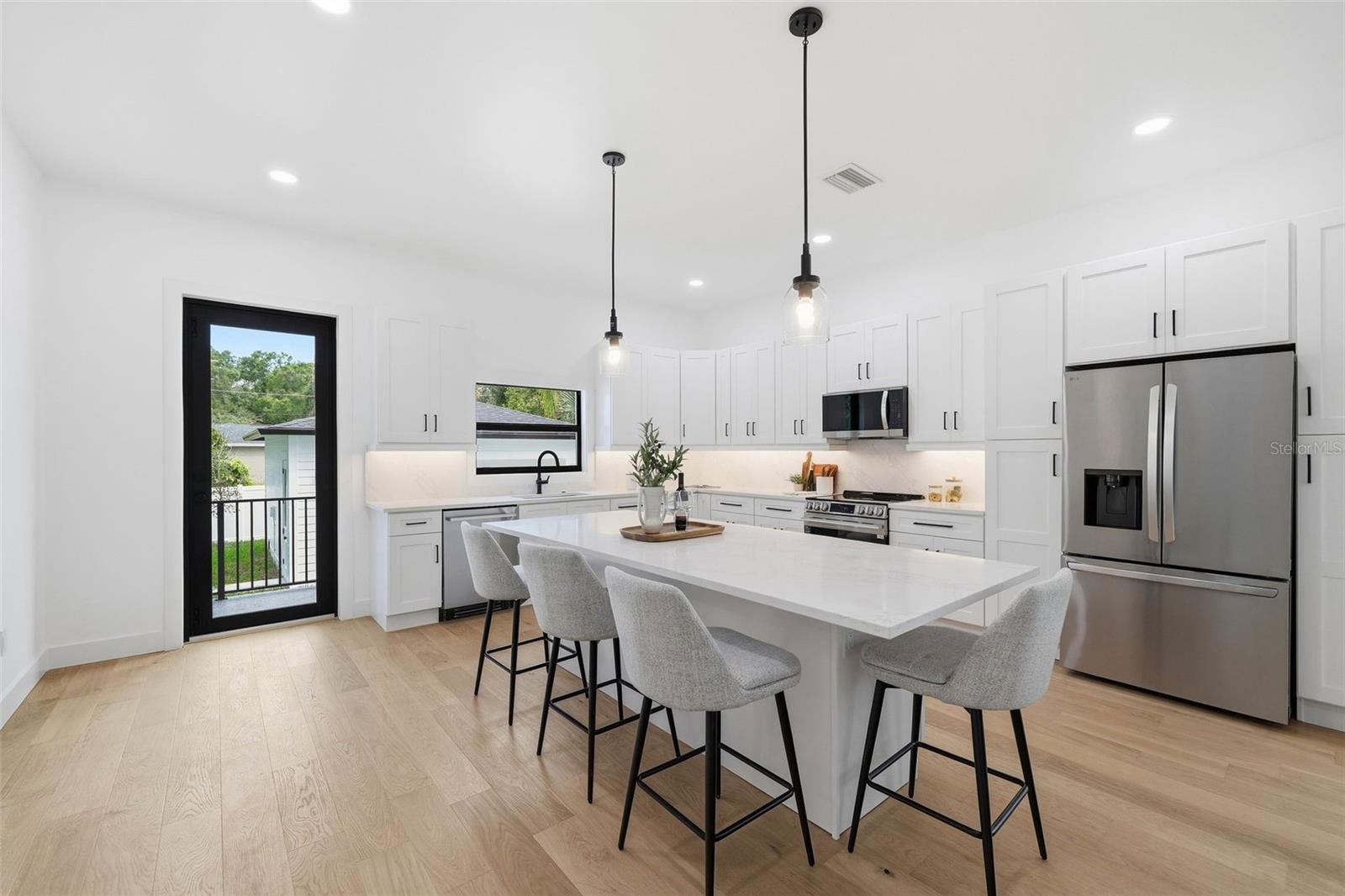 307 W JEAN ST