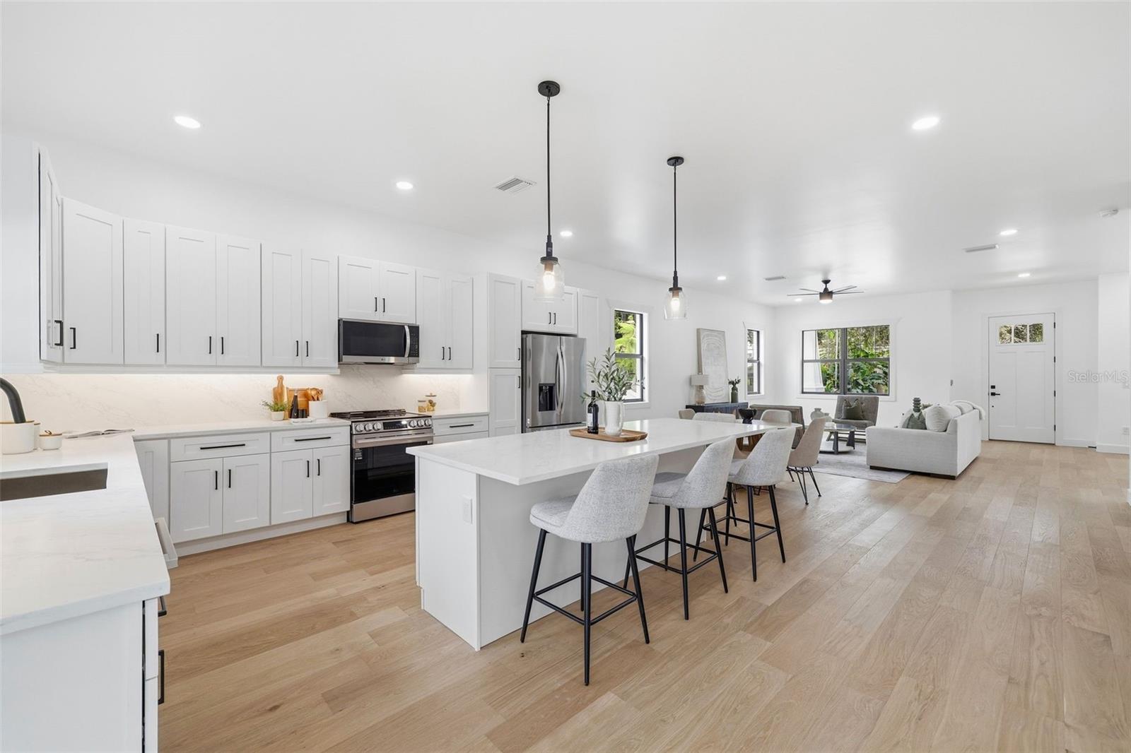 307 W JEAN ST