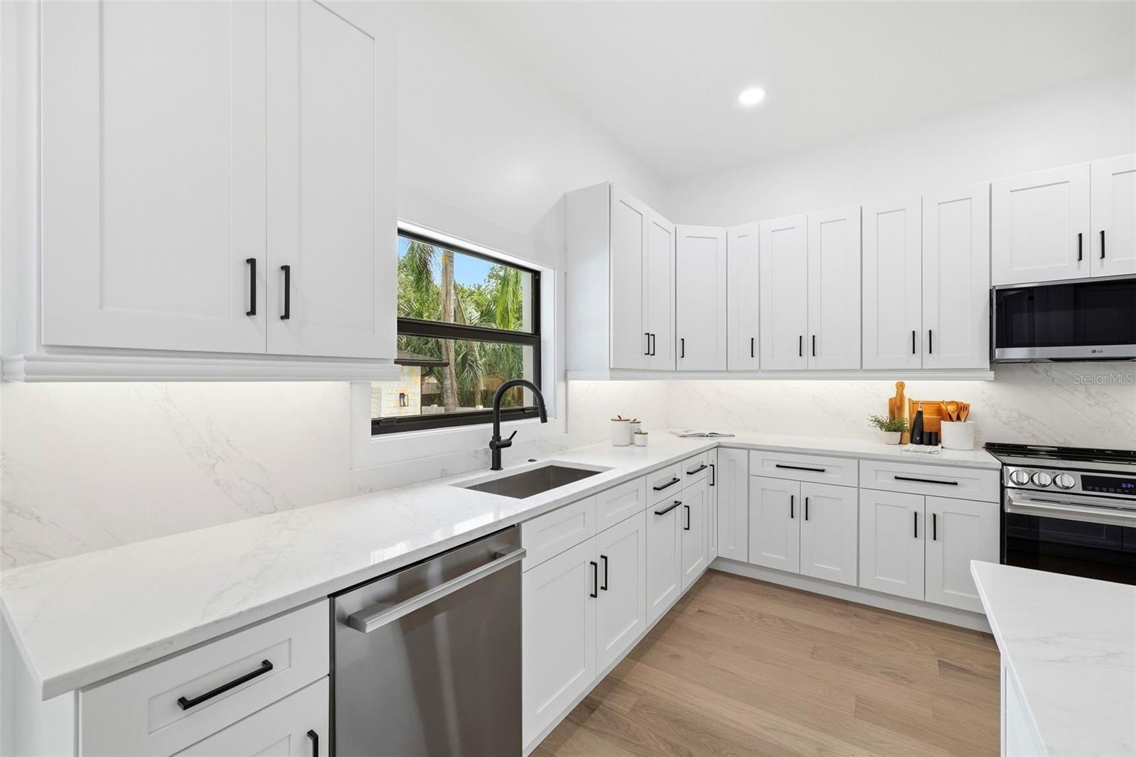 307 W JEAN ST