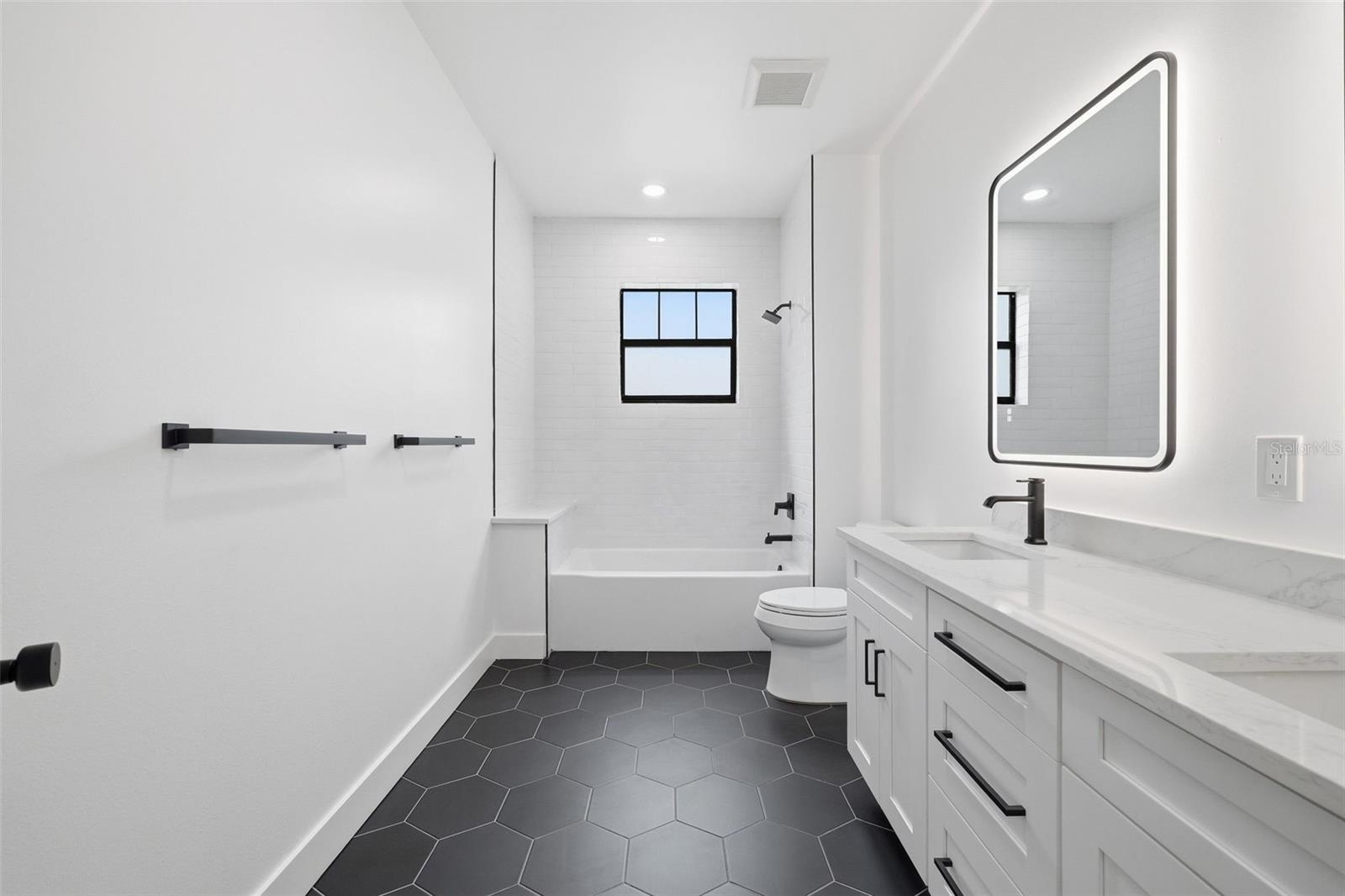 307 W JEAN ST