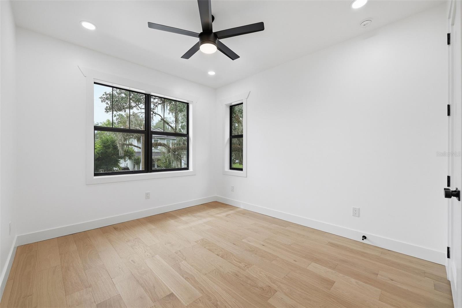 307 W JEAN ST