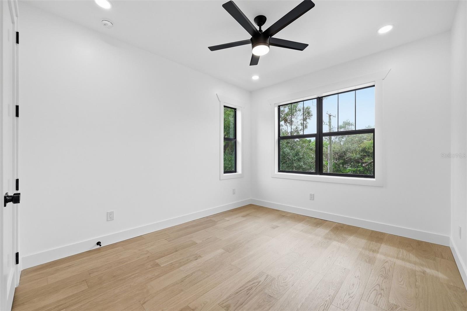 307 W JEAN ST