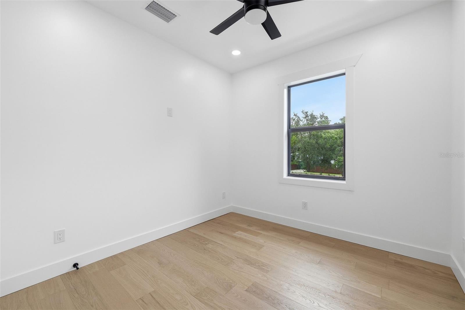 307 W JEAN ST
