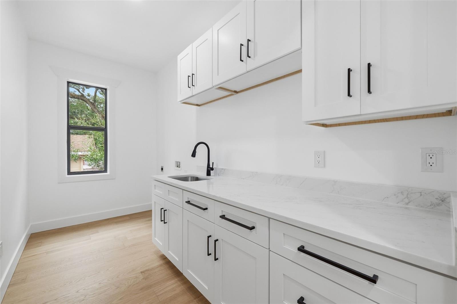 307 W JEAN ST
