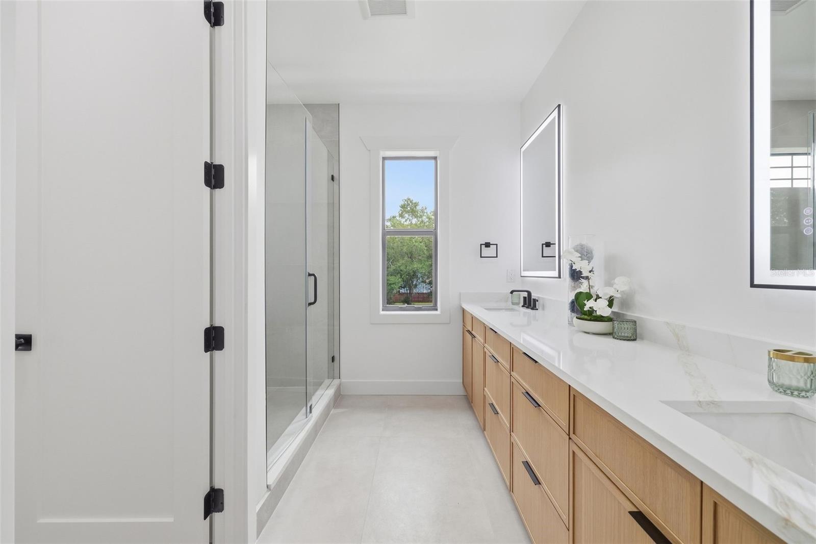 307 W JEAN ST