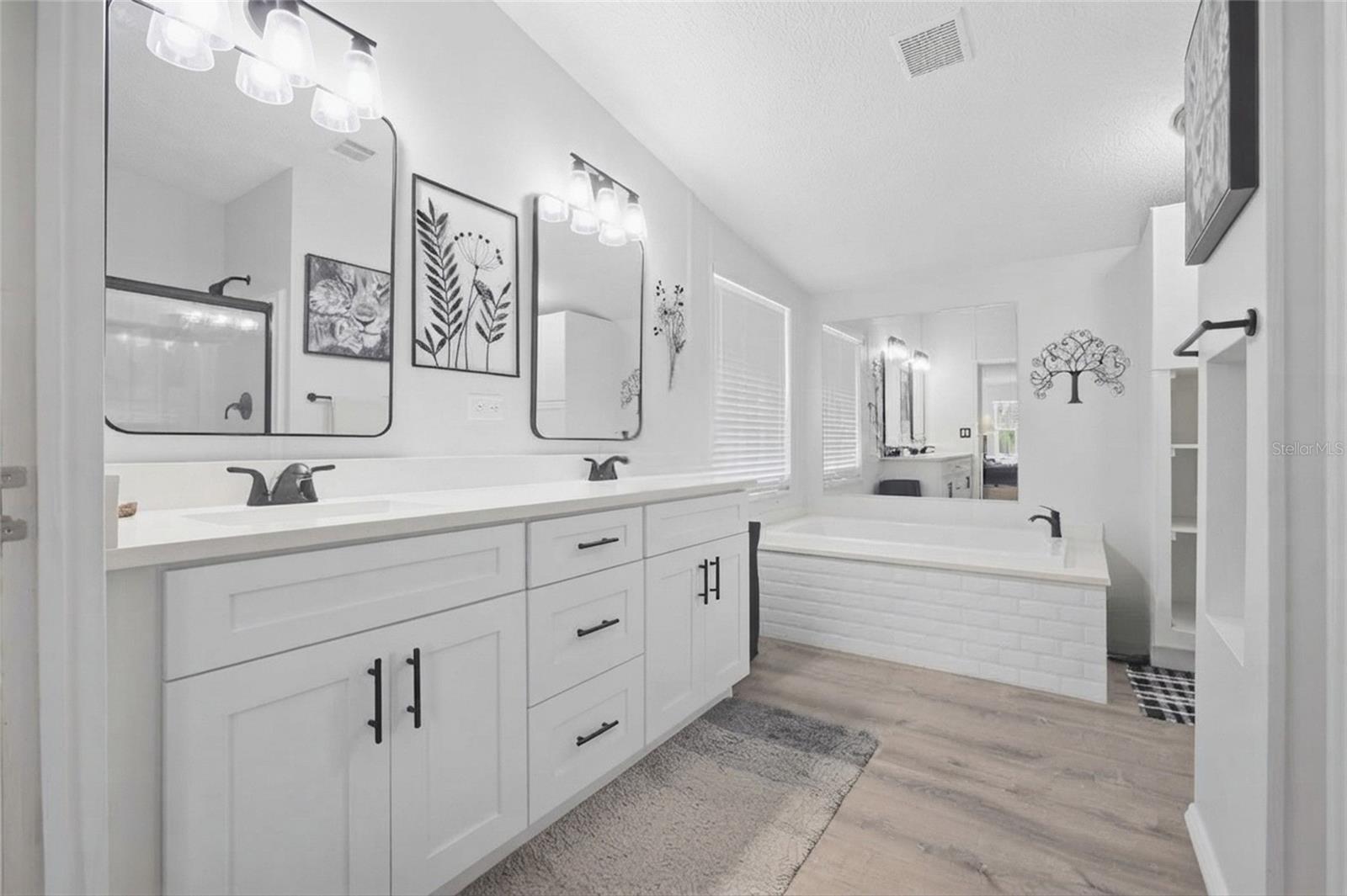 7338 TIMBER CREST LN
