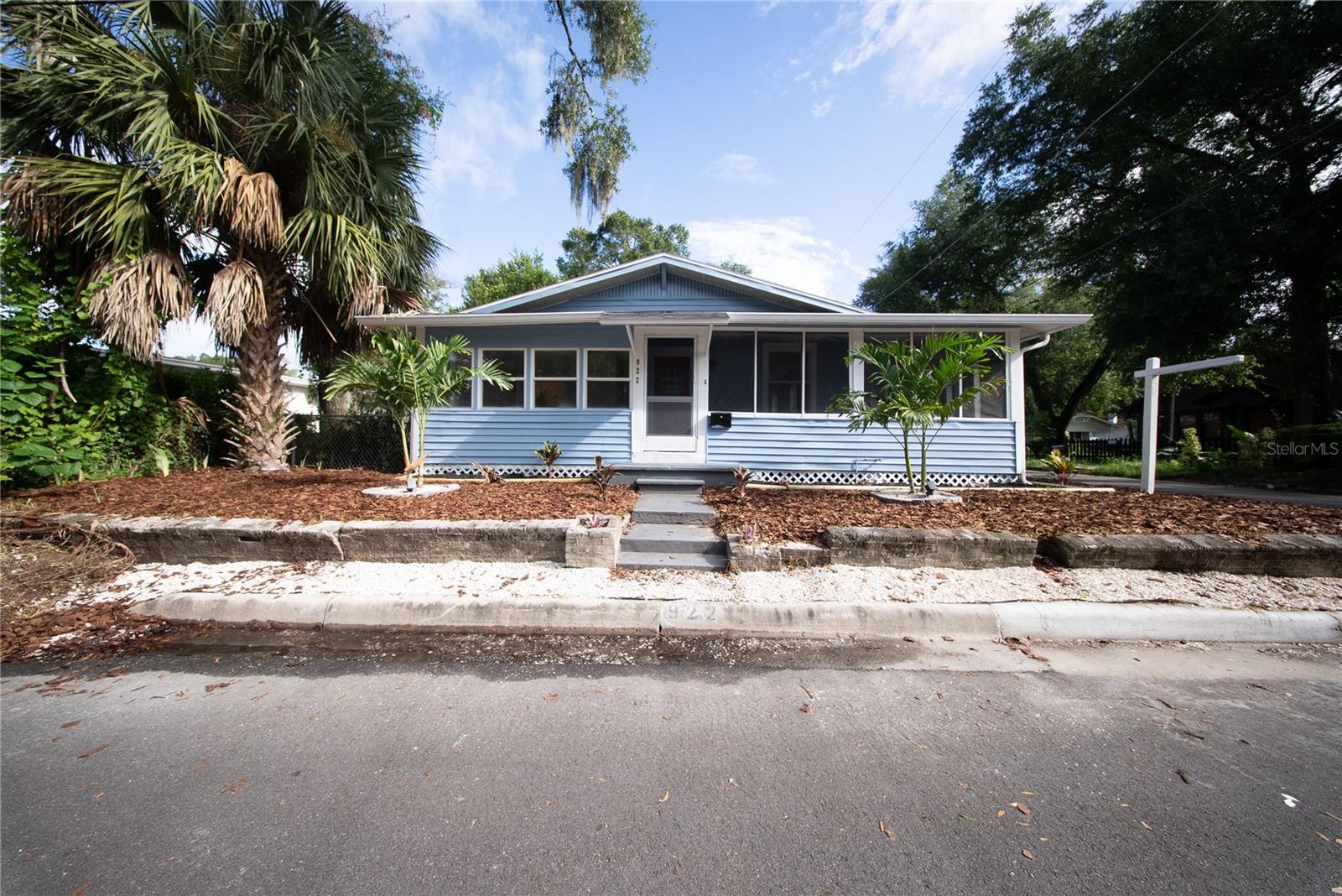 922 E IDA ST