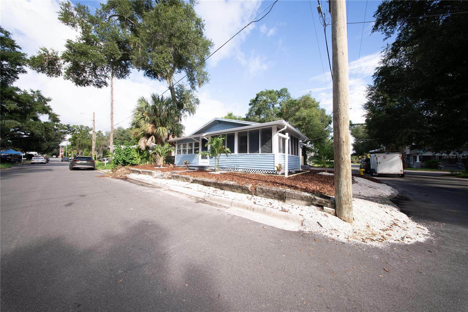 922 E IDA ST
